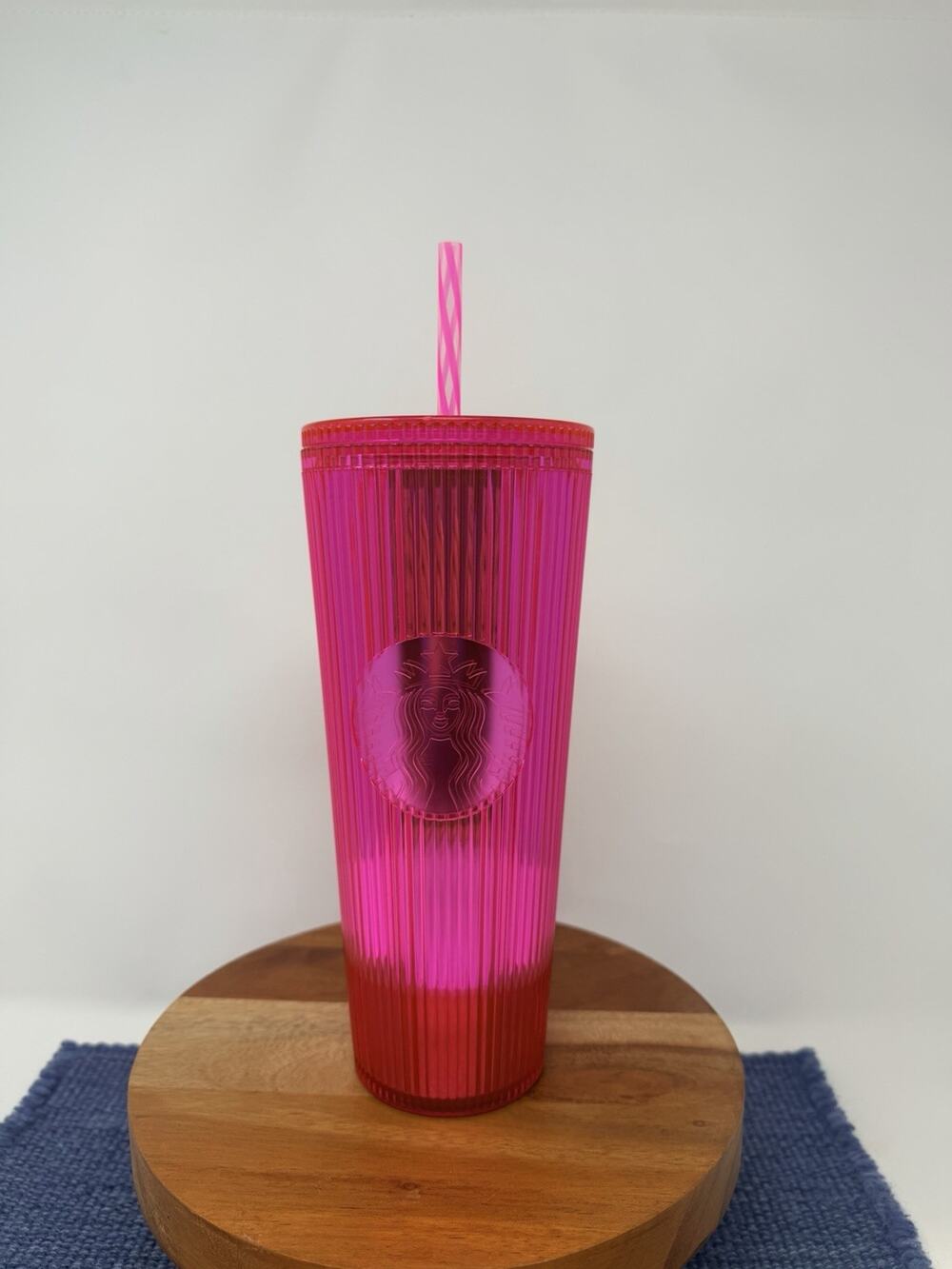 Bright pink/ Magenta ridged venti 24oz starbucks tumbler with straw 2023